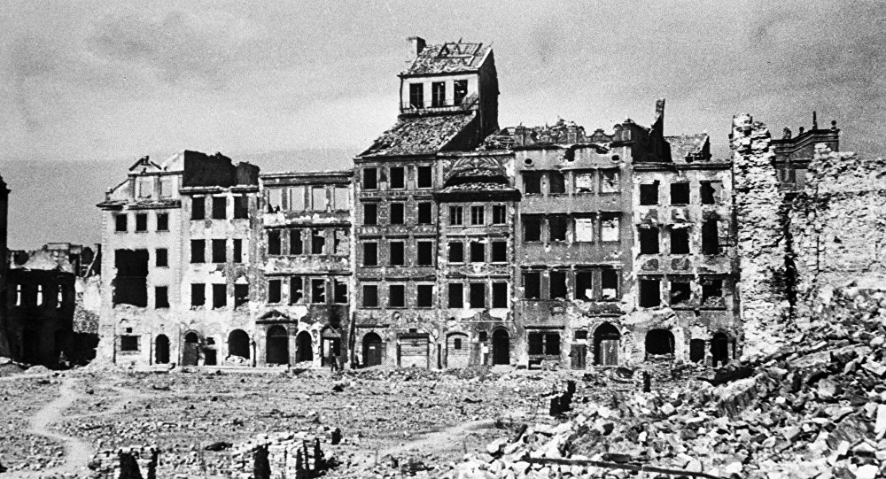 Fotografía de destrucción de Varsovia, capital de Polonia, durante la Segunda Guerra Mundial