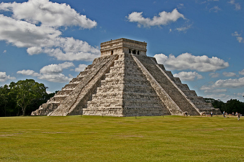 Fotografía del Castillo de la zona arqueológica de Chichen Itzá.
