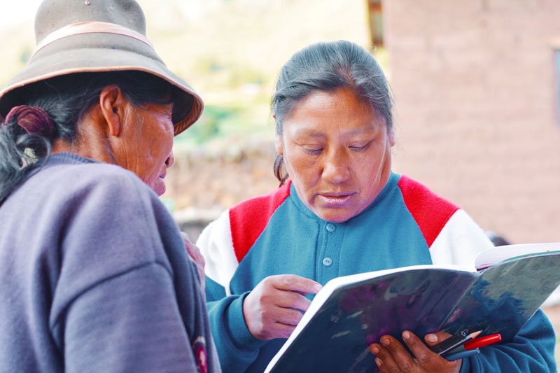 Mujer en rezago