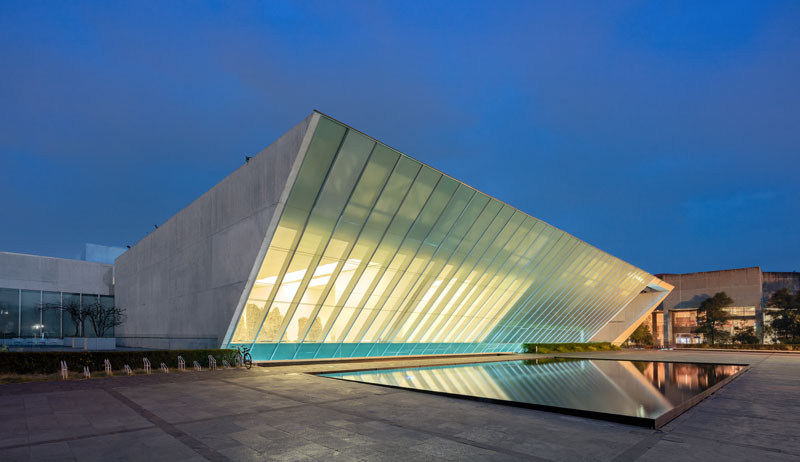 Exterior del Museo Universitario de Arte Contemporáneo (MUAC), en la Ciudad de México