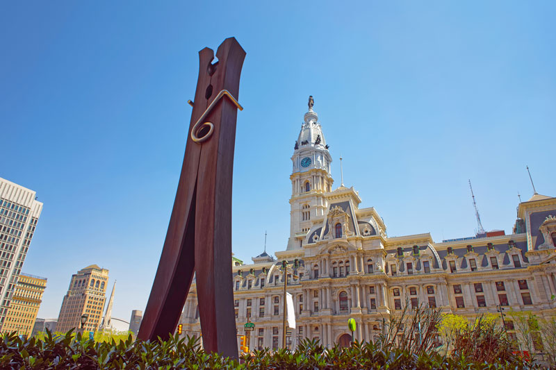 Escultura de pinza gigante de Claes Oldenburg en Pensilvania Estados Unidos