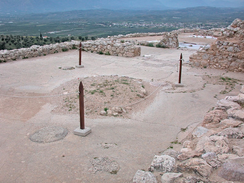 El megarón del complejo de Micenas, visto desde la entrada
