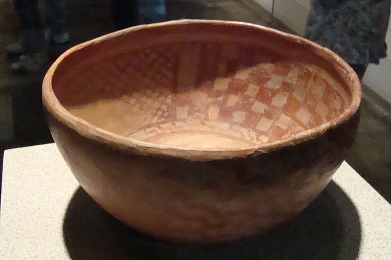 Vasija de cerámica decorada